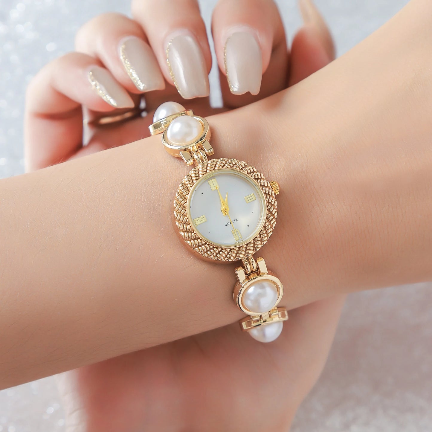 Ladies vintage quartz watch