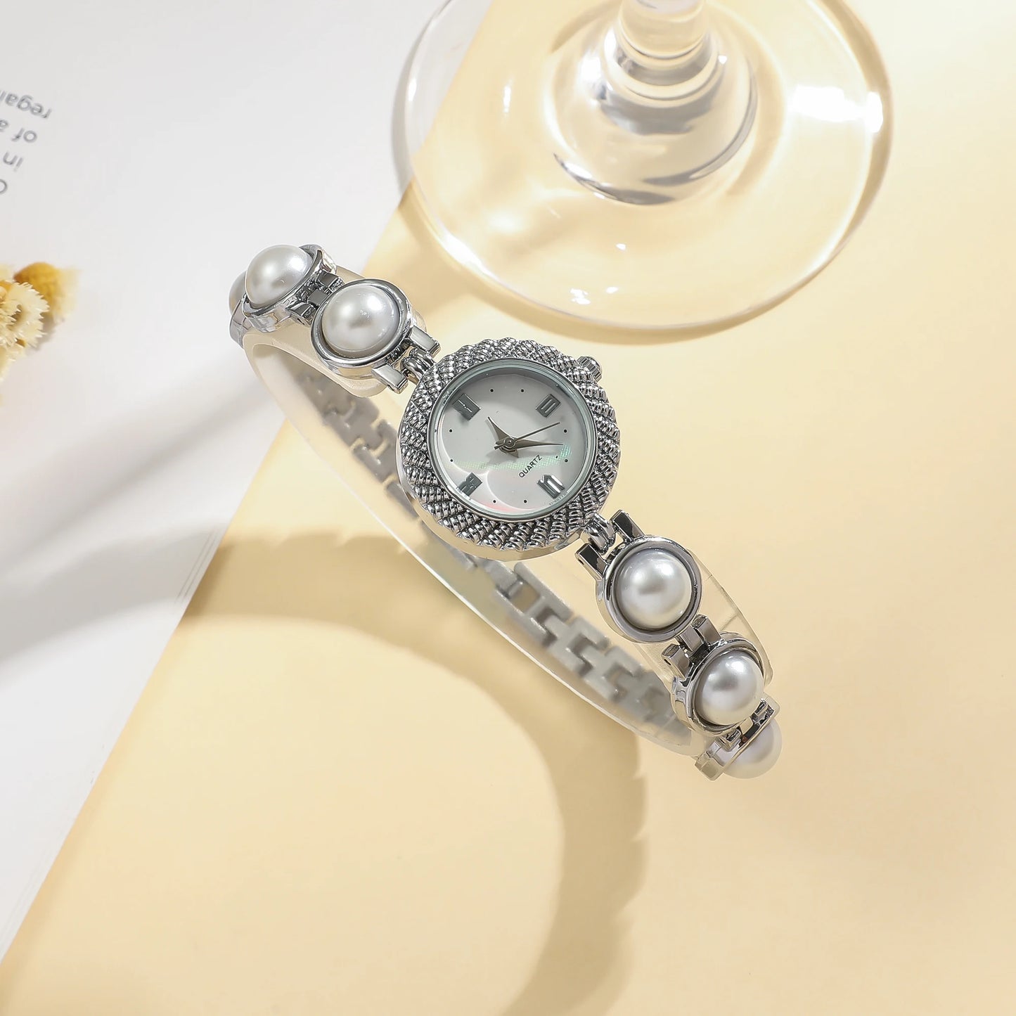 Ladies vintage quartz watch